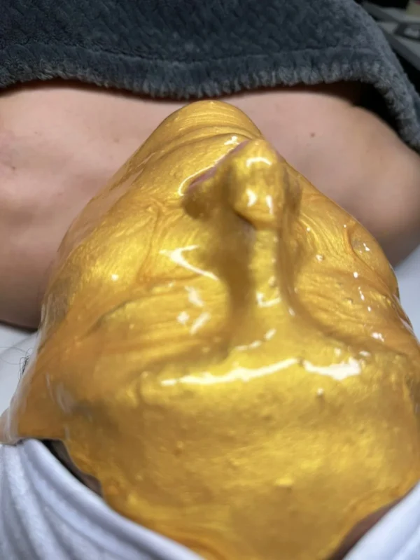 Limpieza facial CASMARA Gold en Spazio M, mascarilla dorada revitalizante.